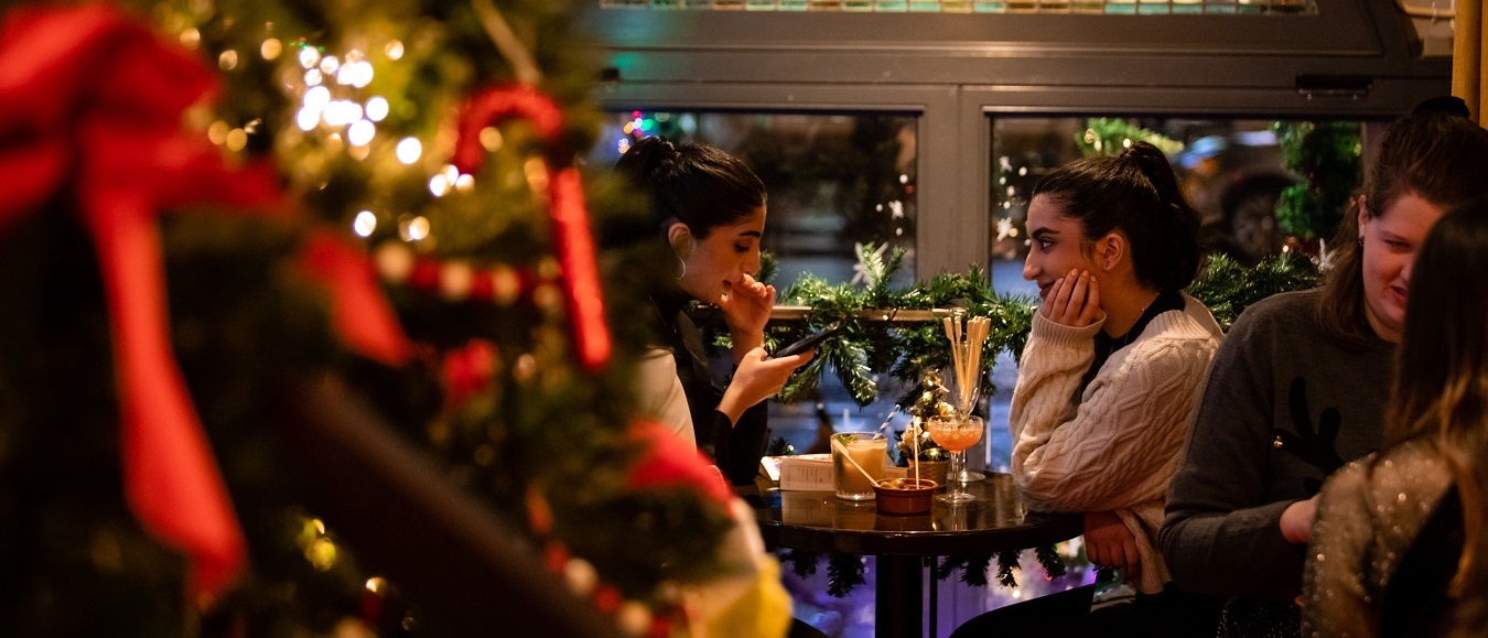 Miracle at Boom Chicago: de meest kerstige bar in Amsterdam 