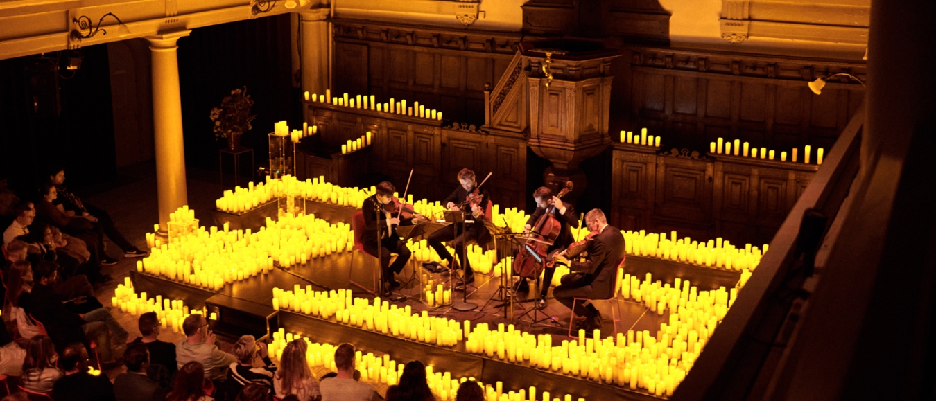 Rode Hoed decor voor intieme Candlelight Concerten 