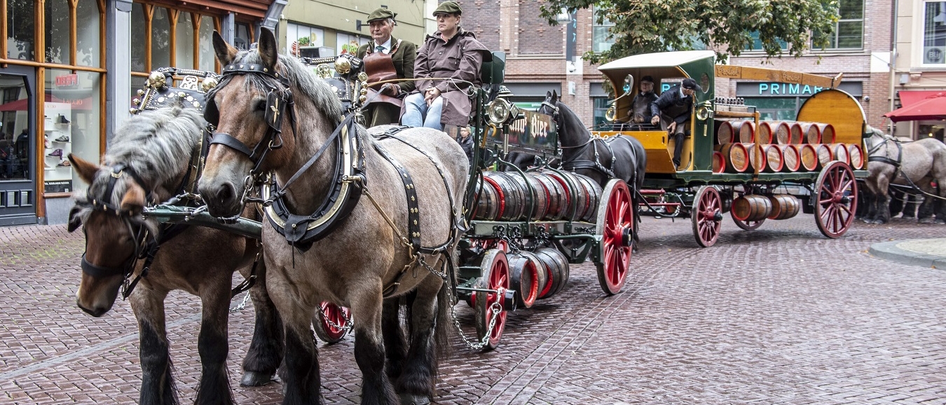 HESZ brengt het Bokbier met paard en wagen in binnenstad