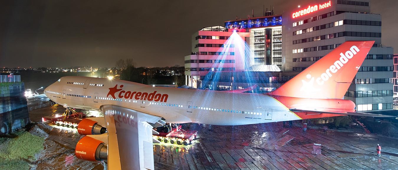 Boeing 747 in Corendon hoteltuin 'geland'