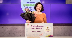 Scheikundedocente wint UAF-Award 2021 in Jaarbeurs Studio  
