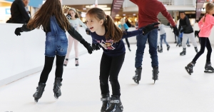 Glice-ecologische-schaatsbaan-schaatsen-kunstijs-zonder-energie-echte-schaatsgevoel