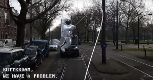 Vrije tijd: Kunsthal verrast tramreizigers met UFO's
