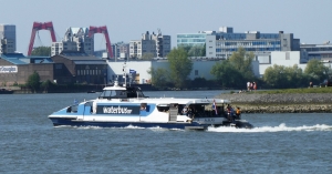 Rotterdam met vlag en wimpel