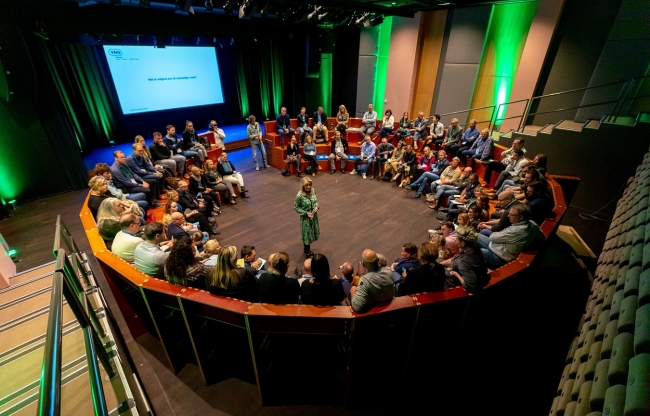 Inclusieve en interactieve bijeenkomsten: de wereld van dagvoorzitter Suzan Vink