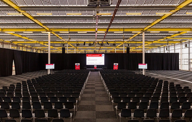 EXPO Greater Amsterdam heeft een auditorium en hallen als congresruimte