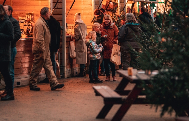 Sfeervolle kerstmarkt in het Openluchtmuseum 