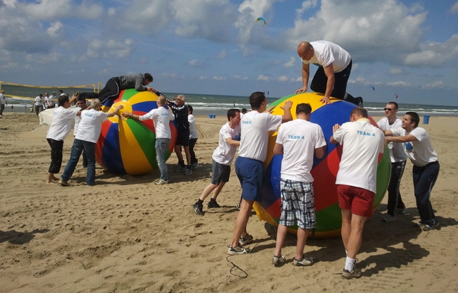 Bedrijfsuitjes, teambuilding & vergaderbreaks op het strand van Noordwijk 