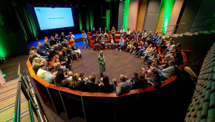 Inclusieve en interactieve bijeenkomsten: de wereld van dagvoorzitter Suzan Vink