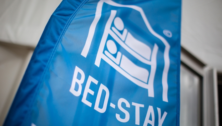Honderden bedden in een paar uur: Bed-Stay doet het