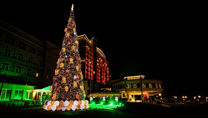 Lichtjes van kerstboom Grand Hotel Huis ter Duin branden weer