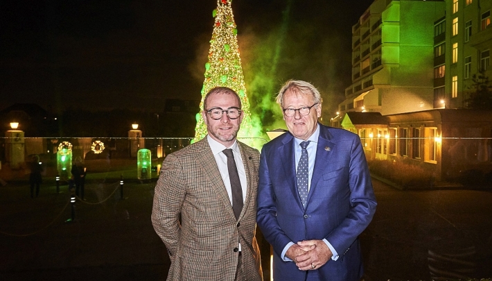Iconische kerstboom Grand Hotel Huis ter Duin onthuld