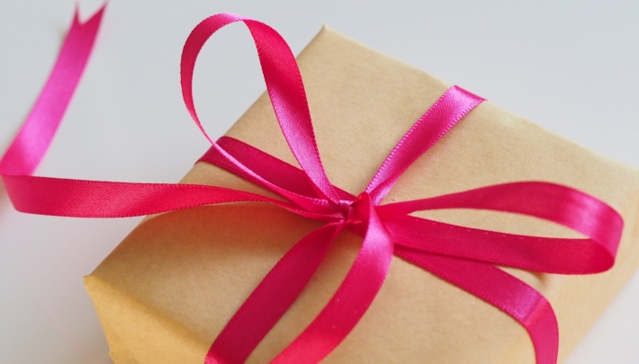 Hoe zoek je hulp bij het reasliseren van een geschenk als werkgever?