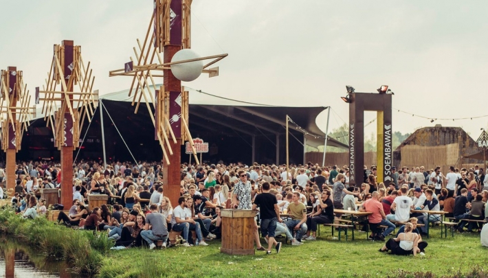 Donselaar Tenten levert festivaltenten aan Soenda