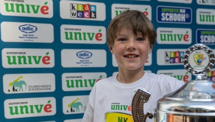 Acht jarige Thijs wint NK knikkeren