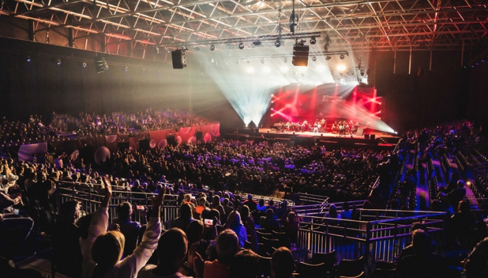 Proximus Pop-Up Arena en Veldeman bieden uniek indoor festivalgevoel