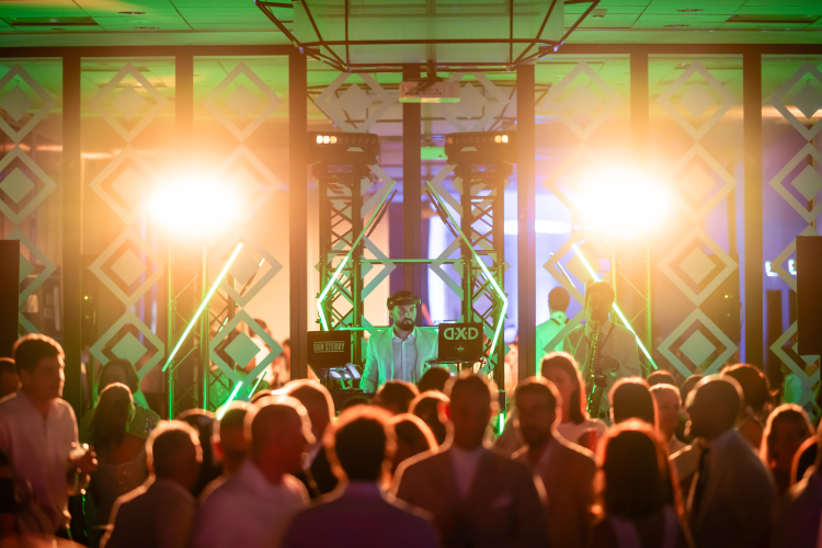 DJ tijdens de after party van de Acrew awards diner