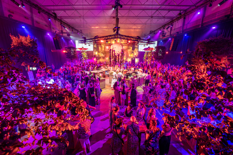 Perosneelsfeest 1.250 personen