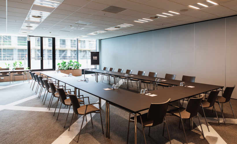 Zaal 2e etage met u-vorm opstelling