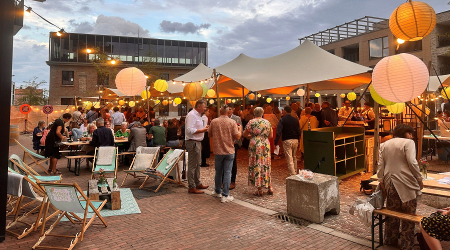 brandvertragende lampionnen aan led slinger tentfeest