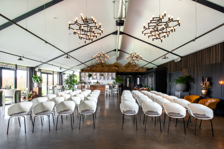 Vierambachtszaal in theateropstelling