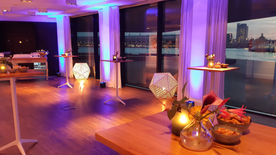 IJ-Lounge borrel met sfeerverlichting