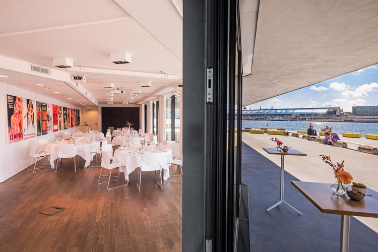 IJ-Lounge dineropstelling