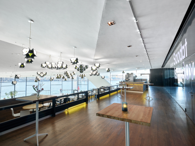 Arenaplateau (bar) met uitzicht