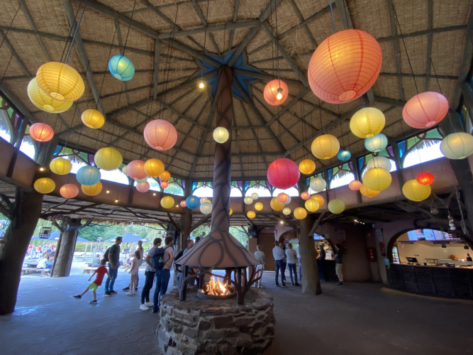 Lampionnen decoratie bij Attractiepark Toverland