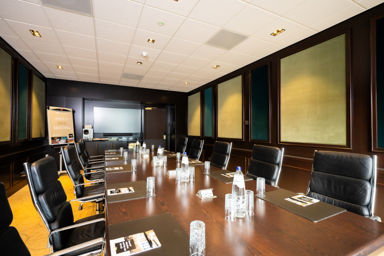 Vergader vanaf 2 personen in de luxe board rooms