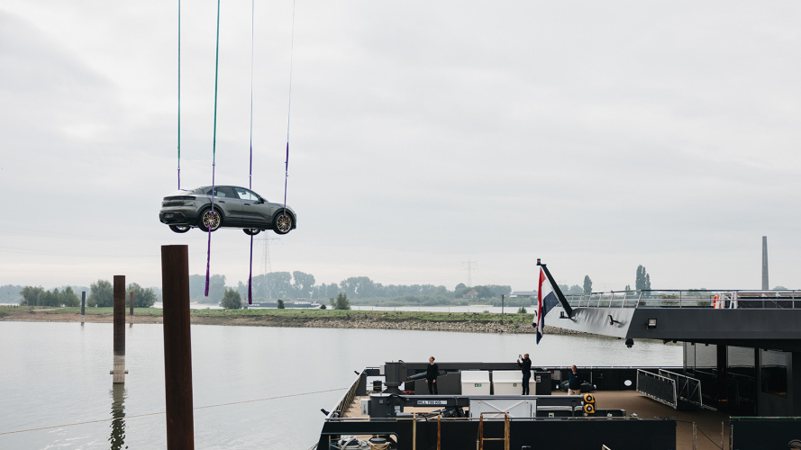Car on board Oceandiva Nova