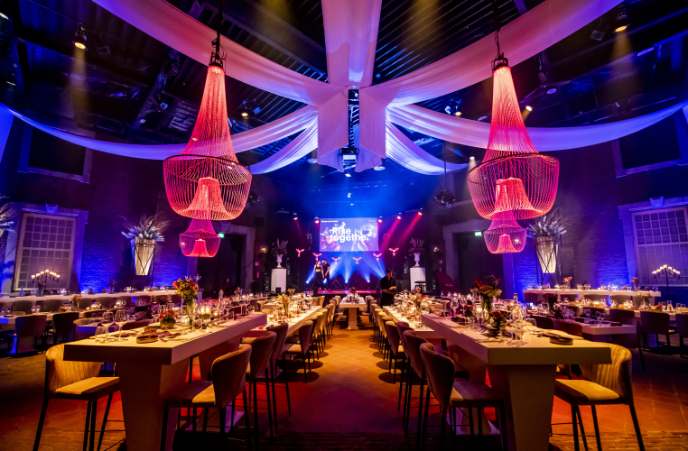 Diner Binnenplaats lange tafels 150 personen
