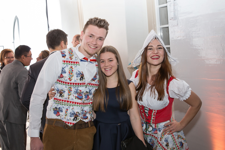 Dutch Hosts