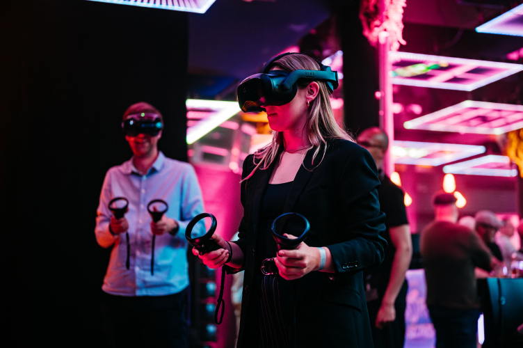 Een avond vol adrenaline: start met VR-games, eindig op de dansvloer.