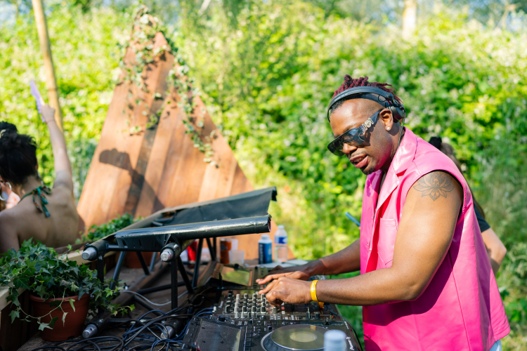 DJ Erik
