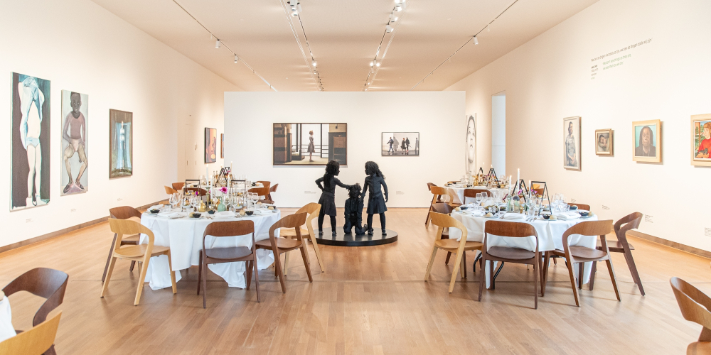 Diner op zaal tussen de kunst