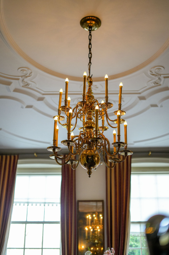 Kroonluchter in de zaal