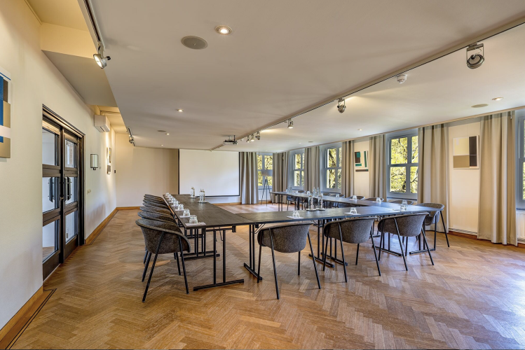 Vergaderzaal, U opstelling, theateropstelling