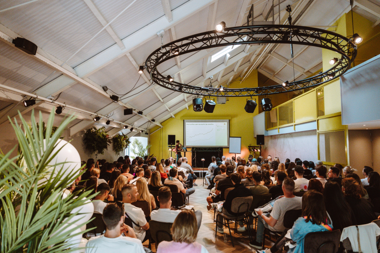 Vergadering in Het Kompas.