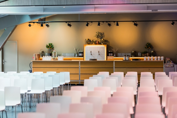 Theateropstelling linie + bar