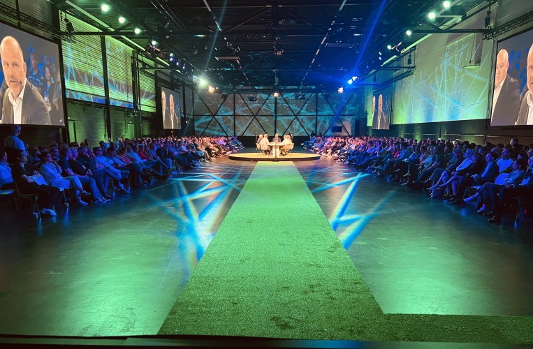 Kick-off 800 personen