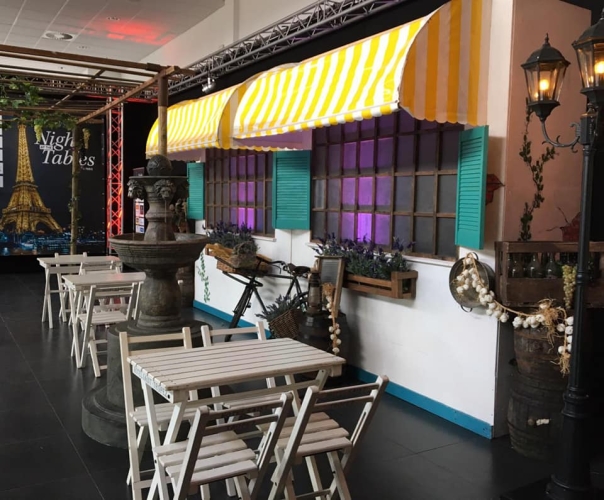 Mediterrane Bistro decor gevel huren