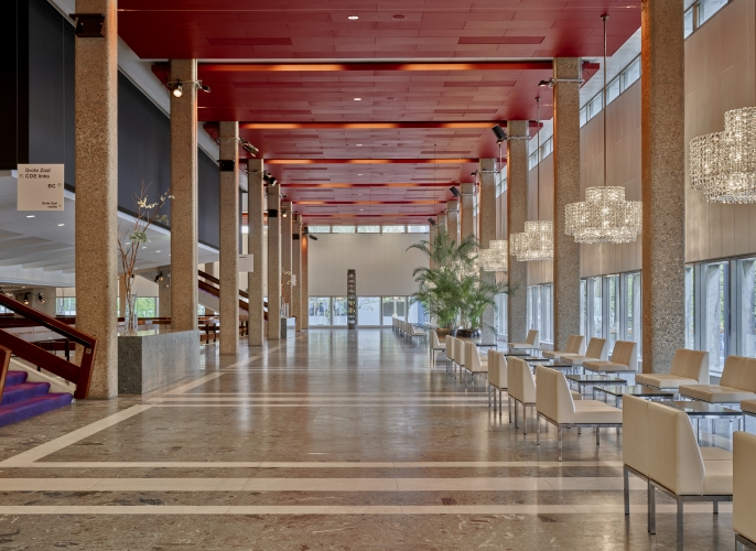 De Grote Zaal Foyer is een ruime en sfeervolle ontvangstruimte binnen de Doelen ICC Rotterdam. De foyer wordt ingezet voor ontvangst, pauzes, borrels, diners en exposities, en sluit direct aan op de Grote Zaal.