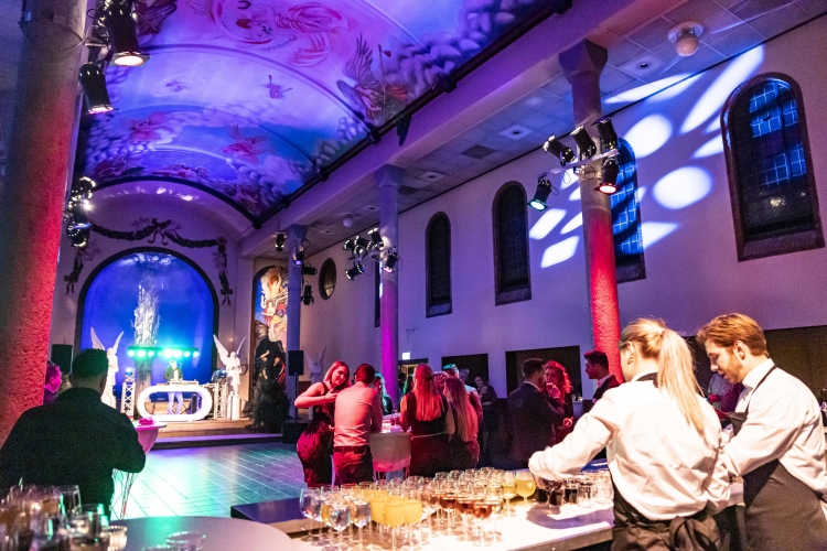 Netwerkevent met personeel in de kapel