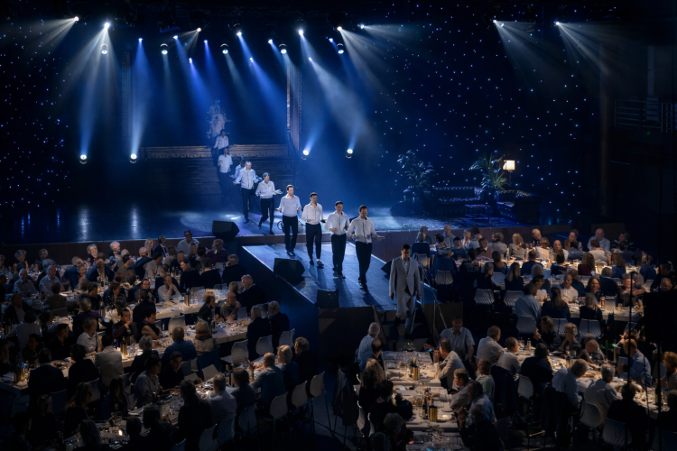 Grootste, spectaculaire setting in theaterplein met dineropstelling