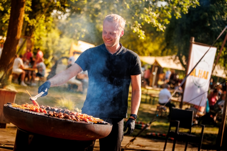 Live cooking barbecue