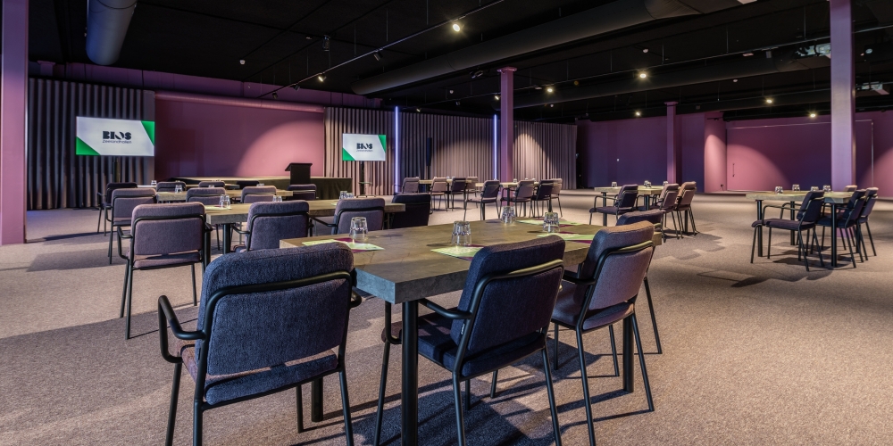 Congreszaal in cabaretopstelling BIOS Zeelandhallen