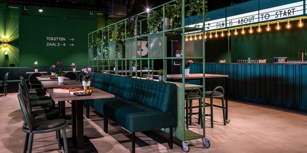 Foyer BIOS Zeelandhallen met bar en gezellige borrelsetting