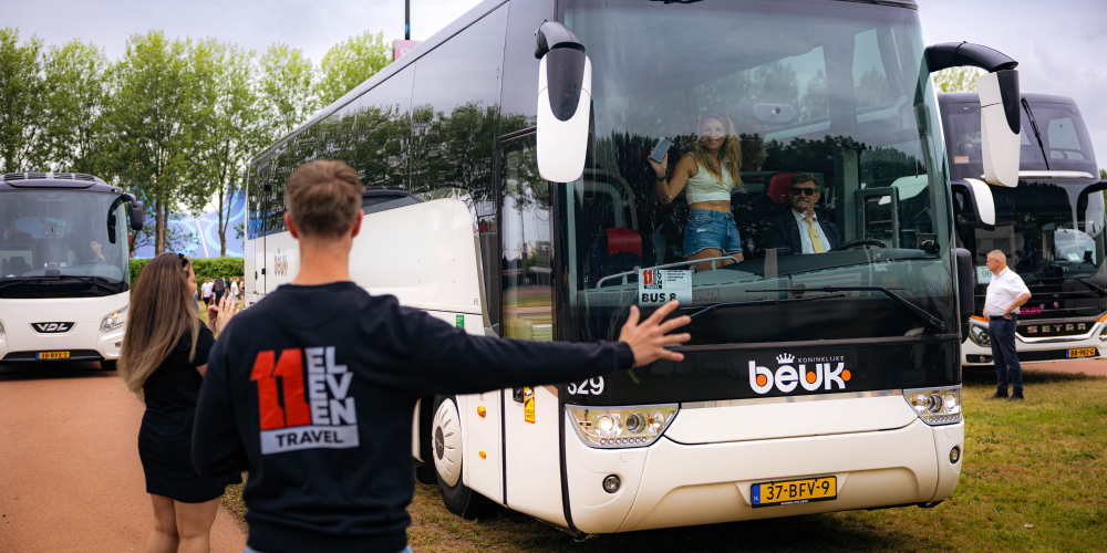 Bussen ontvangst door medewerker eleven travel