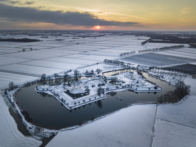 Forteiland in de sneeuw